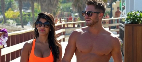  Elliott Wright y Jasmin Walia rodando Towie en Marbella