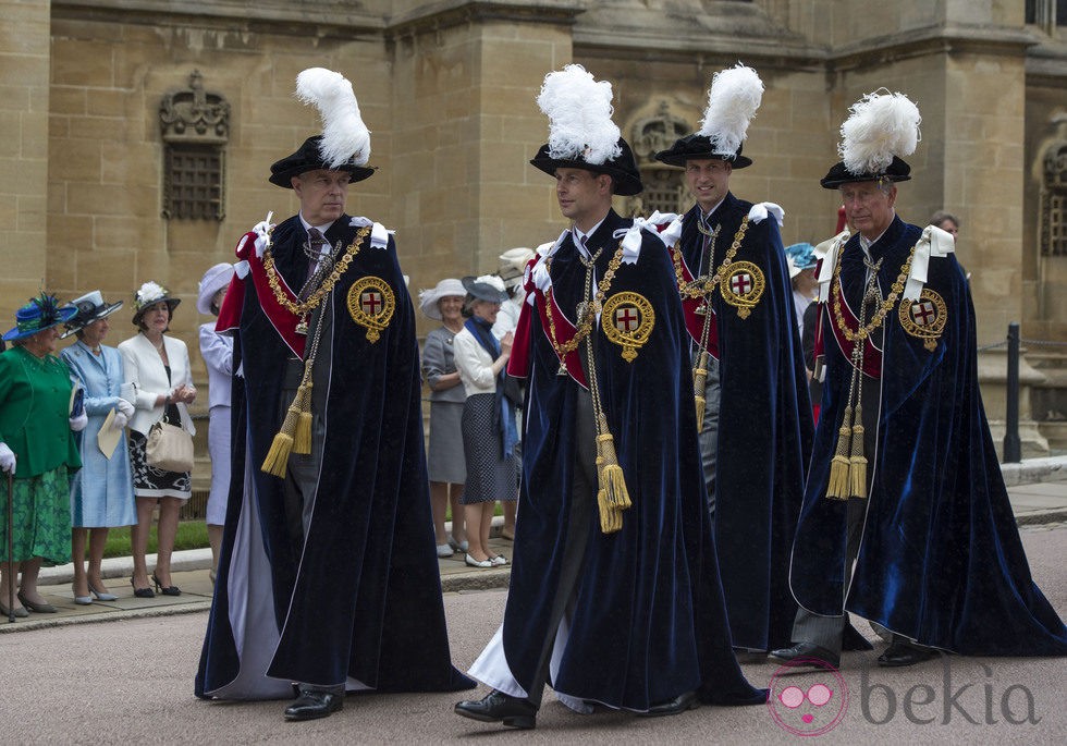 El Príncipe de Gales, el Duque de Cambridge, el Duque de York y el Conde de Wessex en la Orden de la Jarretera 2014