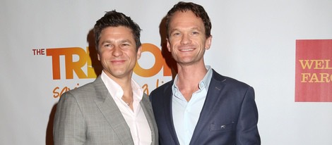 Neil Patrick Harris y David Burtka en el evento solidario Trevor Live 2014