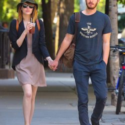 Emma Stone y Andrew Garfield pasean cogidos de la mano por Nueva York