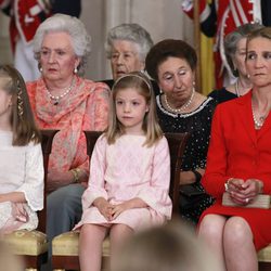 Las Infantas Elena, Sofía, Leonor, Pilar y Margarita en la firma de la Ley de Abdicación del Rey Juan Carlos