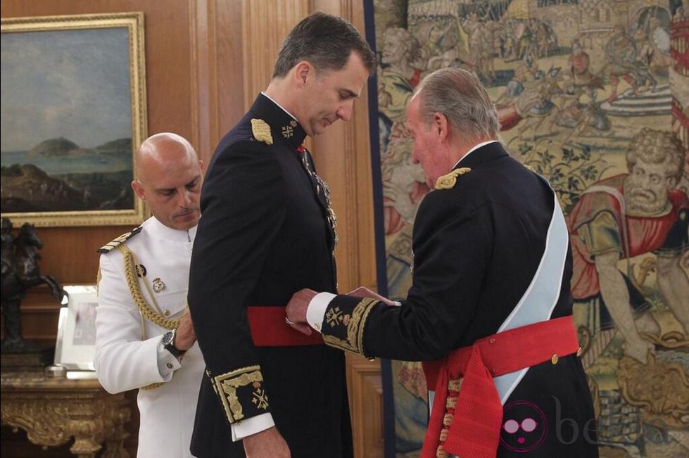 El Rey Felipe VI recibe la Faja de Capitán General