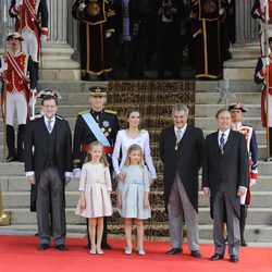 Los Reyes de España, el Presidente de Gobierno y los Presidentes del Congreso y Senado en la entrada del Congreso de los Diputados