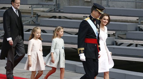 Los Reyes Felipe VI y Letizia junto a la Princesa Leonor, la infanta Sofía y el Presidente de Gobierno