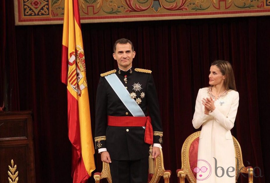 El Rey Felipe VI y la Reina Letizia tras el primer discurso como Rey de España