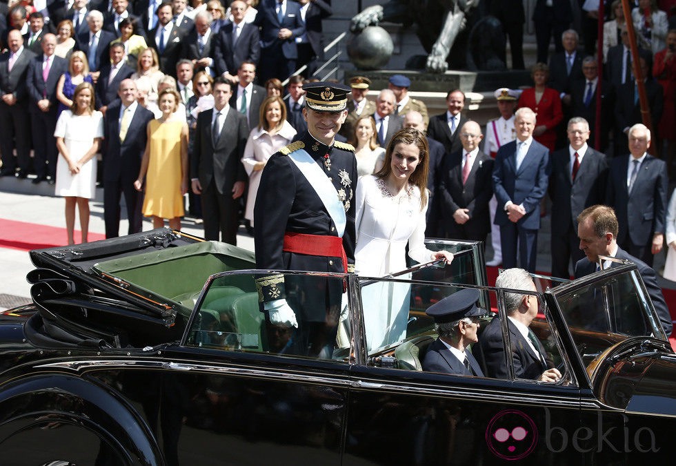 El Rey Felipe VI y la Reina Letizia recorren Madrid tras la proclamación de Felipe VI