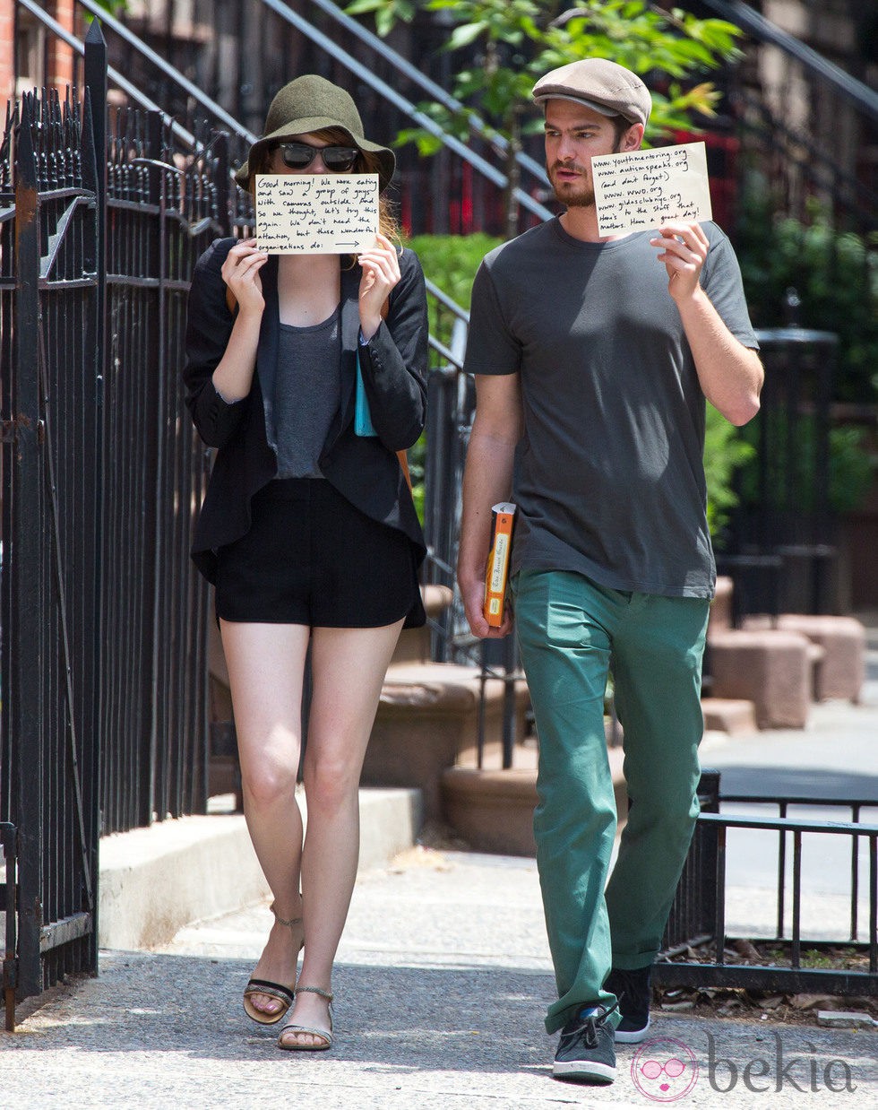 Emma Stone y Andrew Garfield solidarios ante los paparazzis en Nueva York