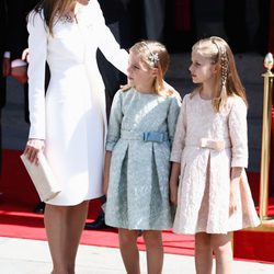 La Reina Letizia con sus hijas Leonor y Sofía en la proclamación del Rey Felipe VI