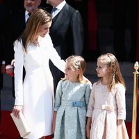 La Reina Letizia con sus hijas Leonor y Sofía en la proclamación del Rey Felipe VI