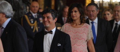 Alejandro Sanz y Raquel Perera en la primera recepción de los Reyes Felipe y Letizia