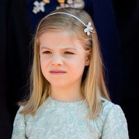 La Infanta Sofía posa en la Puerta de los Leones del Congreso de los Diputados