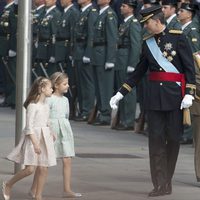 La Princesa Leonor y la Infanta Sofía siguen al Rey Felipe VI en su llegada al Congreso de los Diputados