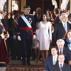 El Rey Felipe VI, la Reina Letizia y la Princesa Leonor a su salida del Congreso de los Diputados