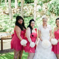 María Lapiedra con sus damas de honor en su boda con Marc Amigó