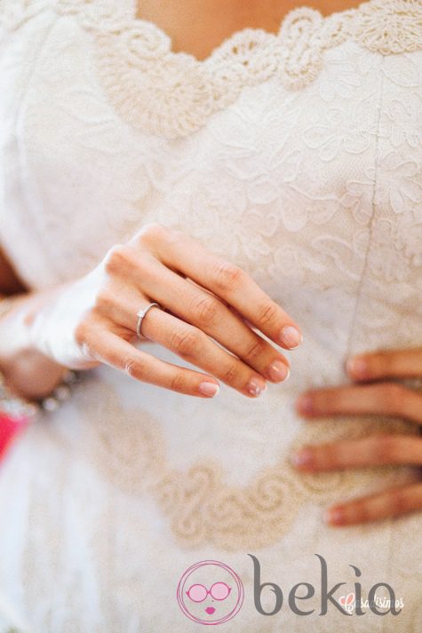 María Lapiedra muestra su anillo de boda