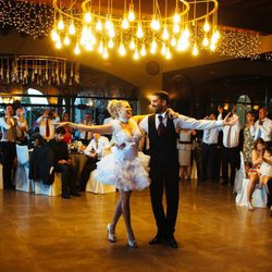 María Lapiedra bailando con Marc Amigó en su boda