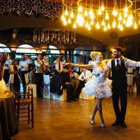 María Lapiedra bailando con Marc Amigó en su boda