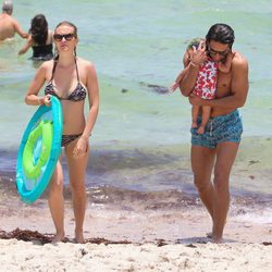 Falcao y Lorelei Tarón en Miami junto a su hija Dominique