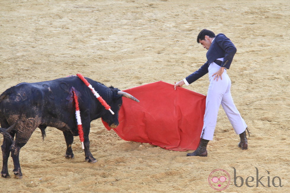 Víctor Janeiro toreando en la plaza de Fuente del Maestre (Badajoz)