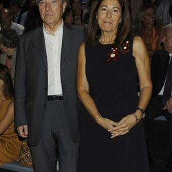 Iñaki Gabilondo en el desfile de Jesús del Pozo en Cibeles 2011