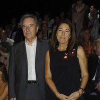 Iñaki Gabilondo en el desfile de Jesús del Pozo en Cibeles 2011