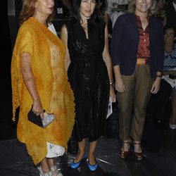 Carmen Alborch, Ángeles González Sinde y Pilar del Castillo en el desfile de Jesús del Pozo en Cibeles 2011