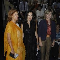 Carmen Alborch, Ángeles González Sinde y Pilar del Castillo en el desfile de Jesús del Pozo en Cibeles 2011