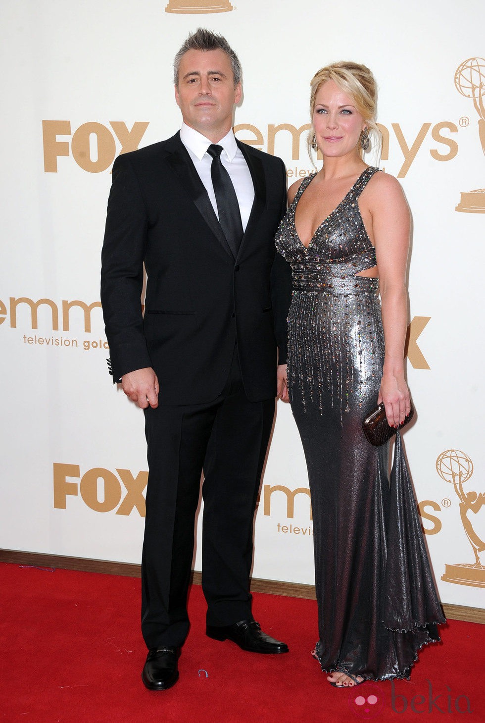 Matt LeBlanc y su pareja Andrea Anders, en la gala de los Emmy 2011