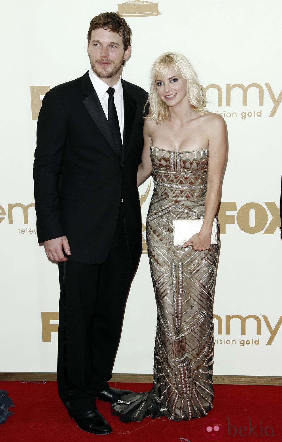 Anna Faris y su novio Chris Pratt en la gala de los Emmy 2011