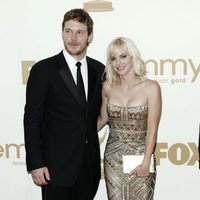 Anna Faris y su novio Chris Pratt en la gala de los Emmy 2011