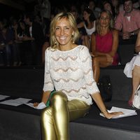 Marta Robles en el desfile de Juanjo Oliva en Cibeles