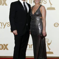 Matt LeBlanc y su pareja Andrea Anders en los premios Emmy 2011