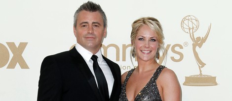 Matt LeBlanc y su pareja Andrea Anders en los premios Emmy 2011