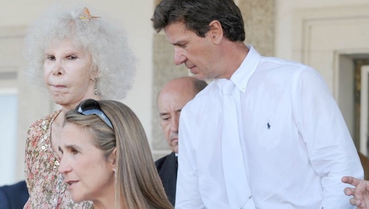 La Infanta Elena, la Duquesa de Alba y Cayetano Martínez de Irujo en un Concurso de Saltos