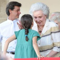 La Infanta Pilar saluda a Victoria de Marichalar en el Concurso de Saltos