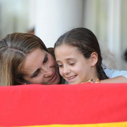 La Infanta Elena, muy cariñosa con Victoria Federica en el Concurso de Saltos