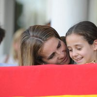 La Infanta Elena, muy cariñosa con Victoria Federica en el Concurso de Saltos