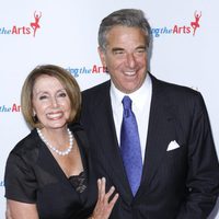 Nancy y Paul Pelosi en el 85 cumpleaños de Tony Bennett