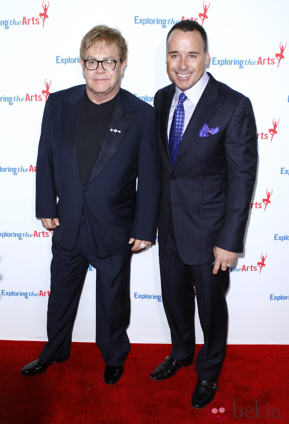 Elton John y David Furnish en el 85 cumpleaños de Tony Bennett