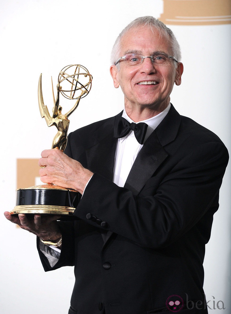 Don Roy King con su premio en los Emmy 2011