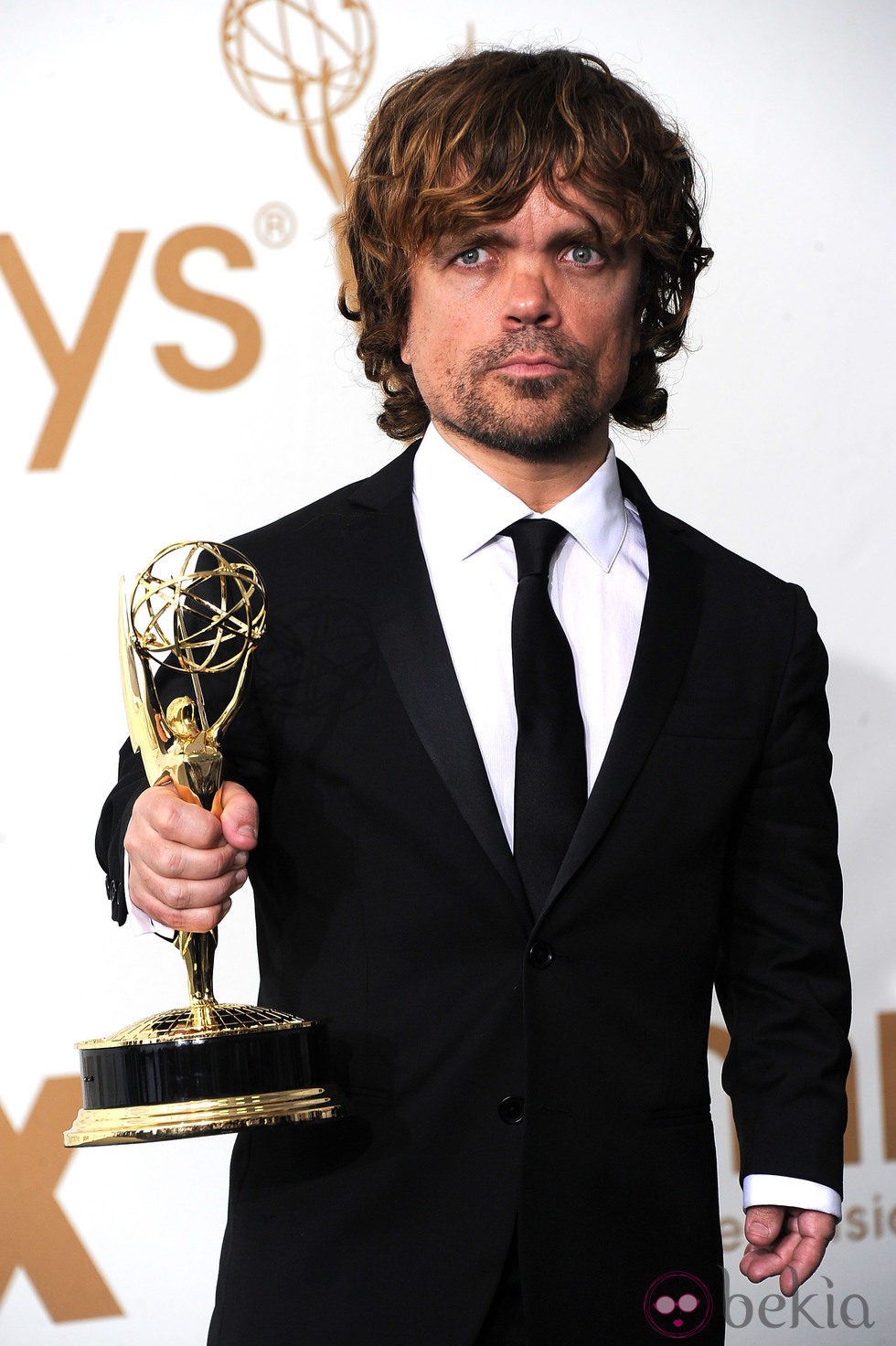 Peter Dinklage con su galardón en los premios emmy 2011