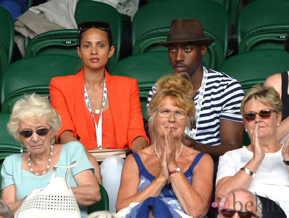 Alesha Dixon con su pareja Azuka Ononye en Wimbledon 2014