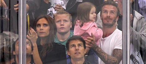 Tom Cruise, David Beckham y Victoria Beckham en un partido de hockey