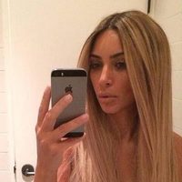 Kim Kardashian luce melena rubia