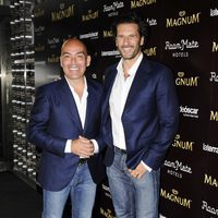 Kike Sarasola y Carlos Marrero en una fiesta heladera en Madrid