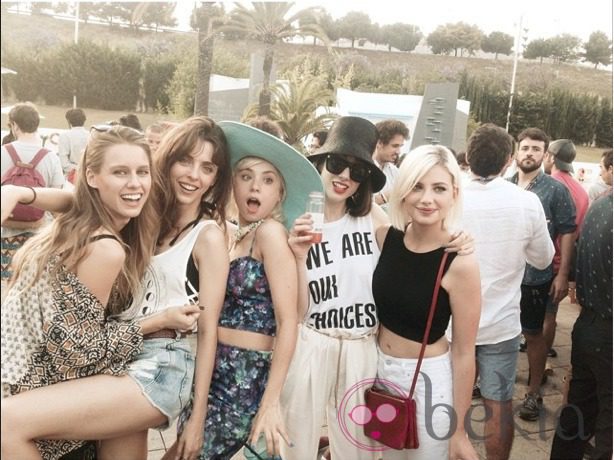 Manuela Vellés, Leticia Dolera, Miranda Makaroff, Natalia Ferviu y Miriam Giovanelli en la pool-party de Pull&Bear