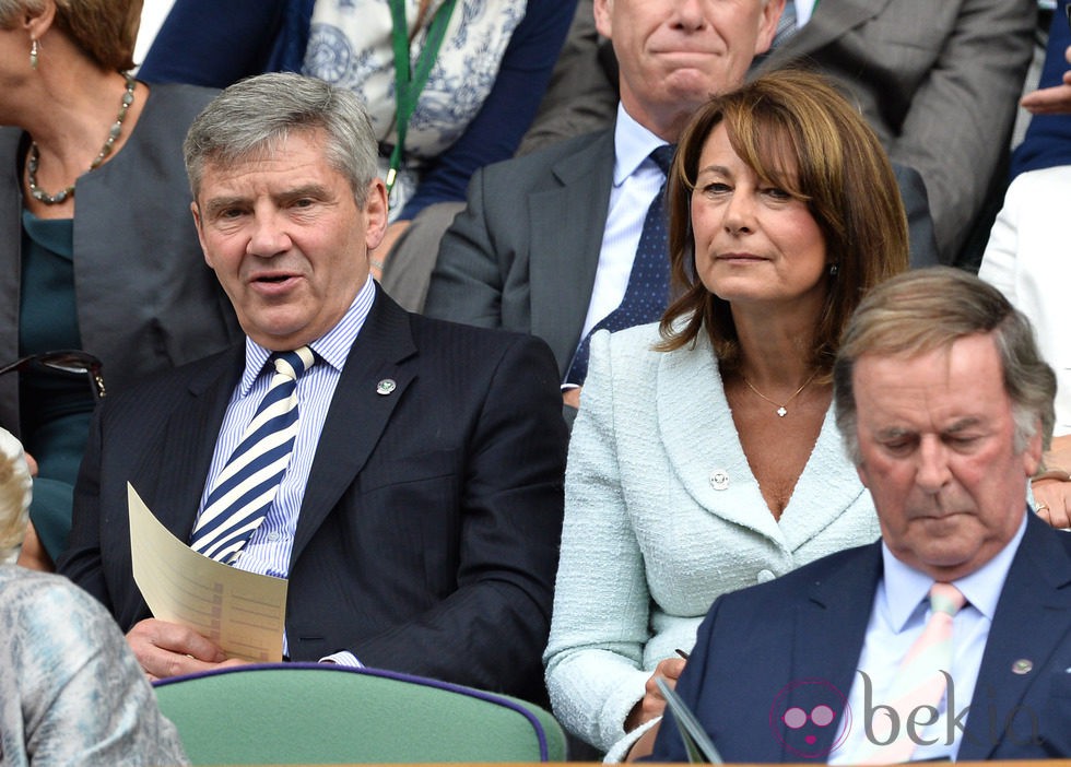 Michael y Carole Middleton en un partido de tenis en Wimbledon 2014