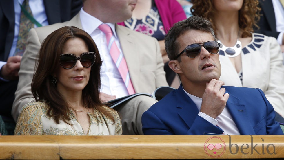 Los Príncipes de Dinamarca en un partido de tenis en Wimbledon 2014