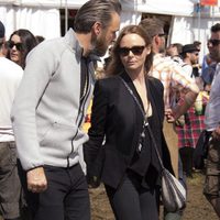 Stella McCartney y Alasdhair Willis en el Festival de Glastonbury 2014