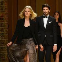 Toni Garrn y Andrés Velencoso en el desfile Mango 080 Barcelona Fashion otoño/invierno 2014